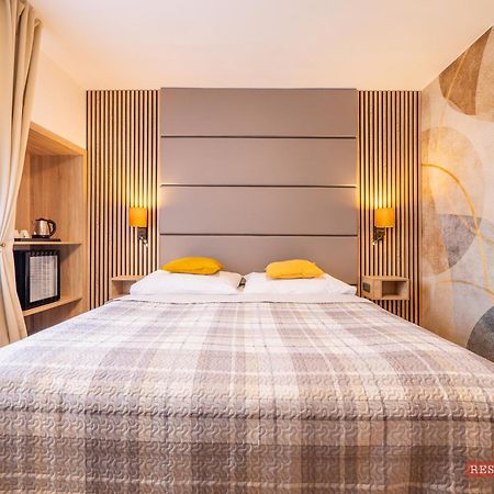 Benica Otel Benesov  Dış mekan fotoğraf
