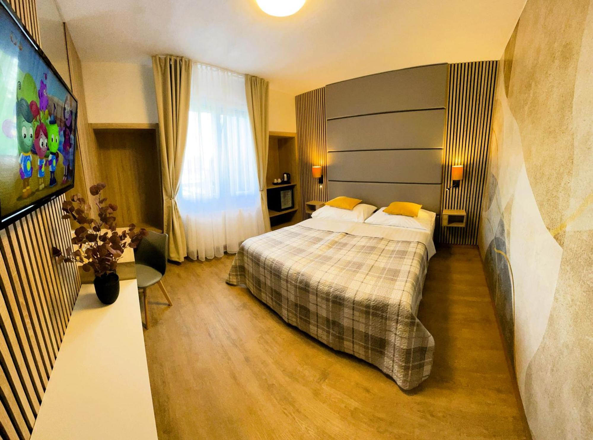 Benica Otel Benesov  Dış mekan fotoğraf