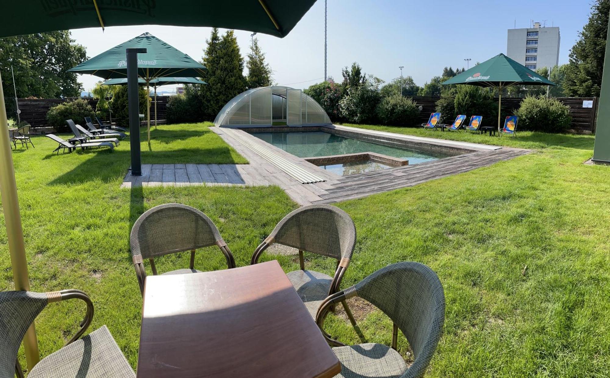 Benica Otel Benesov  Dış mekan fotoğraf