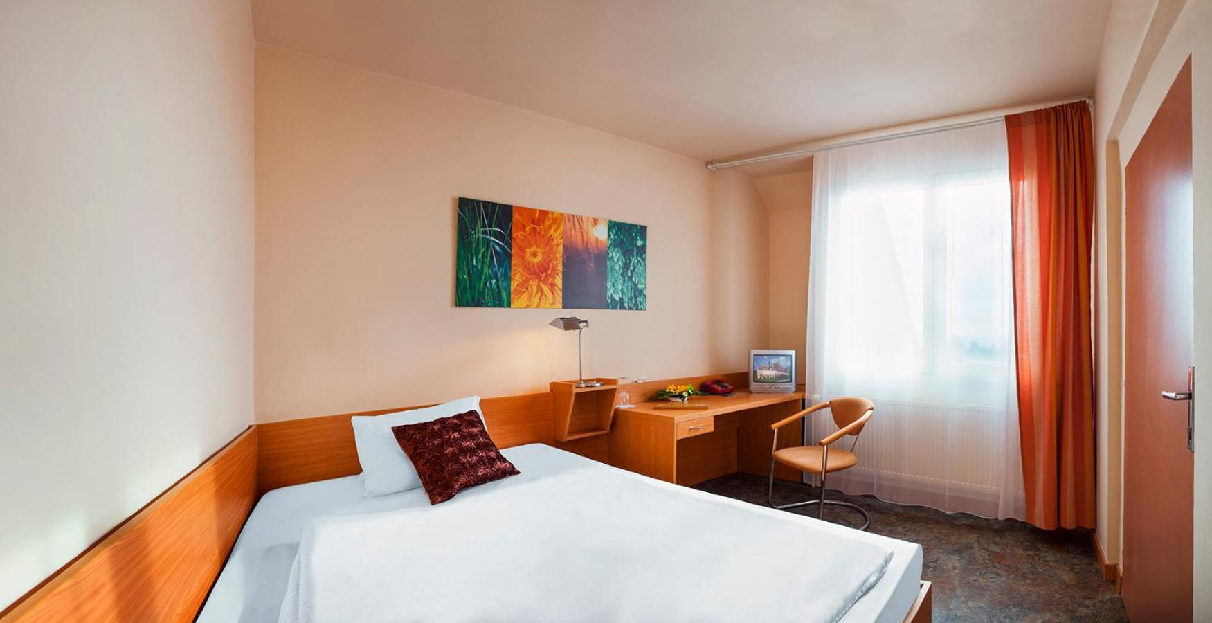 Benica Otel Benesov  Dış mekan fotoğraf