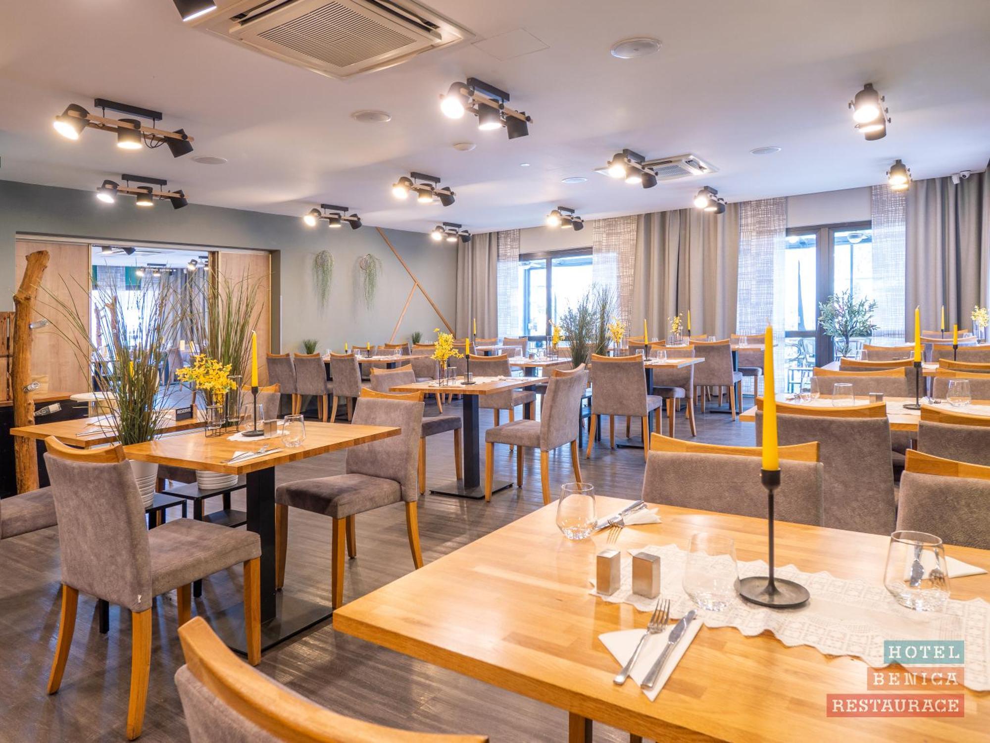 Benica Otel Benesov  Dış mekan fotoğraf