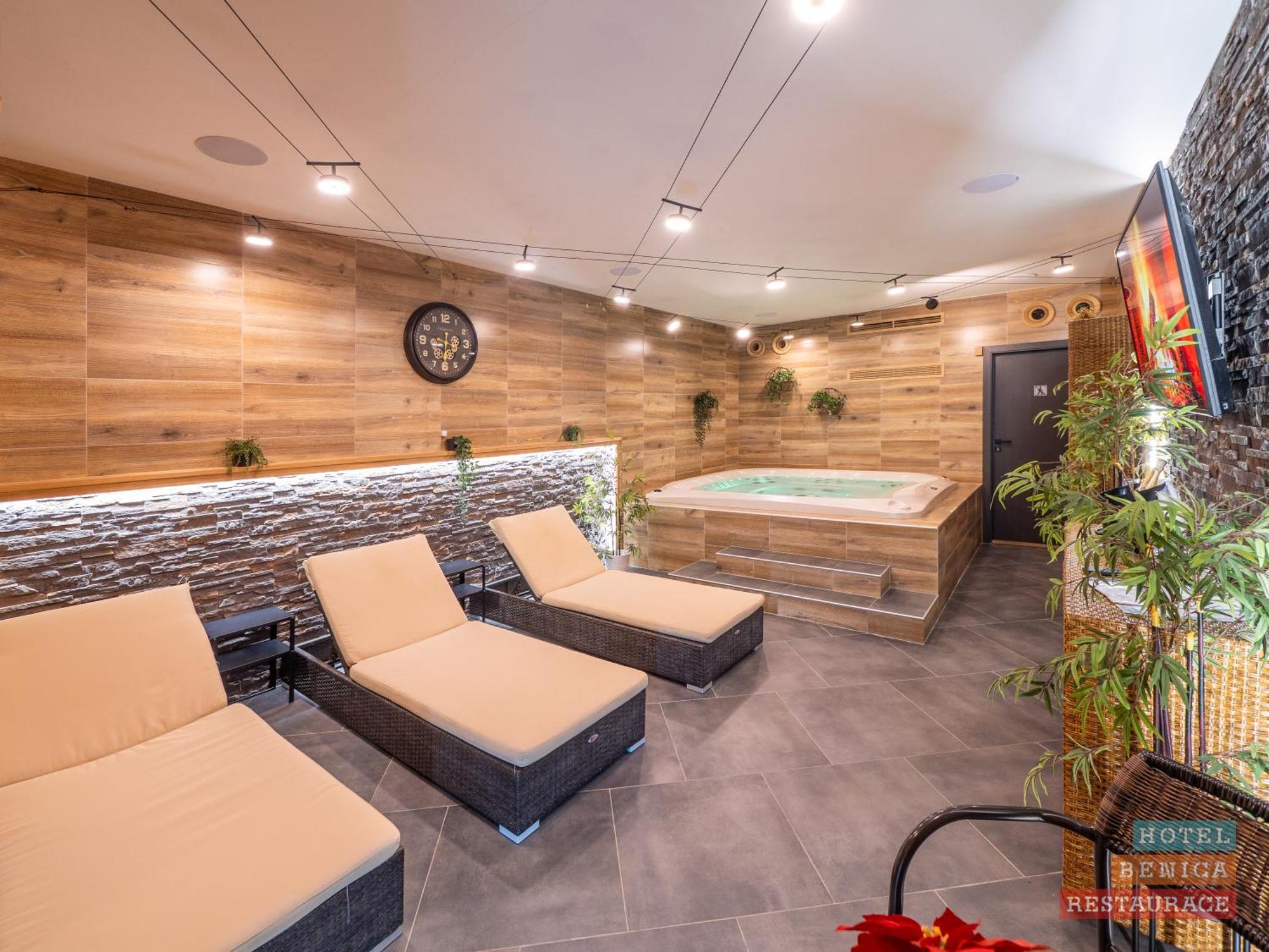 Benica Otel Benesov  Dış mekan fotoğraf