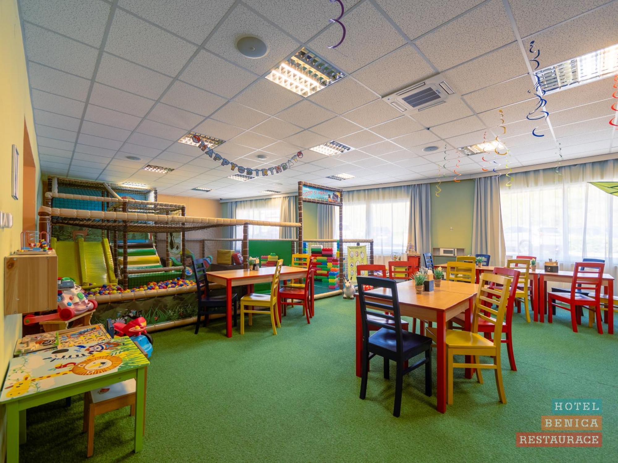 Benica Otel Benesov  Dış mekan fotoğraf