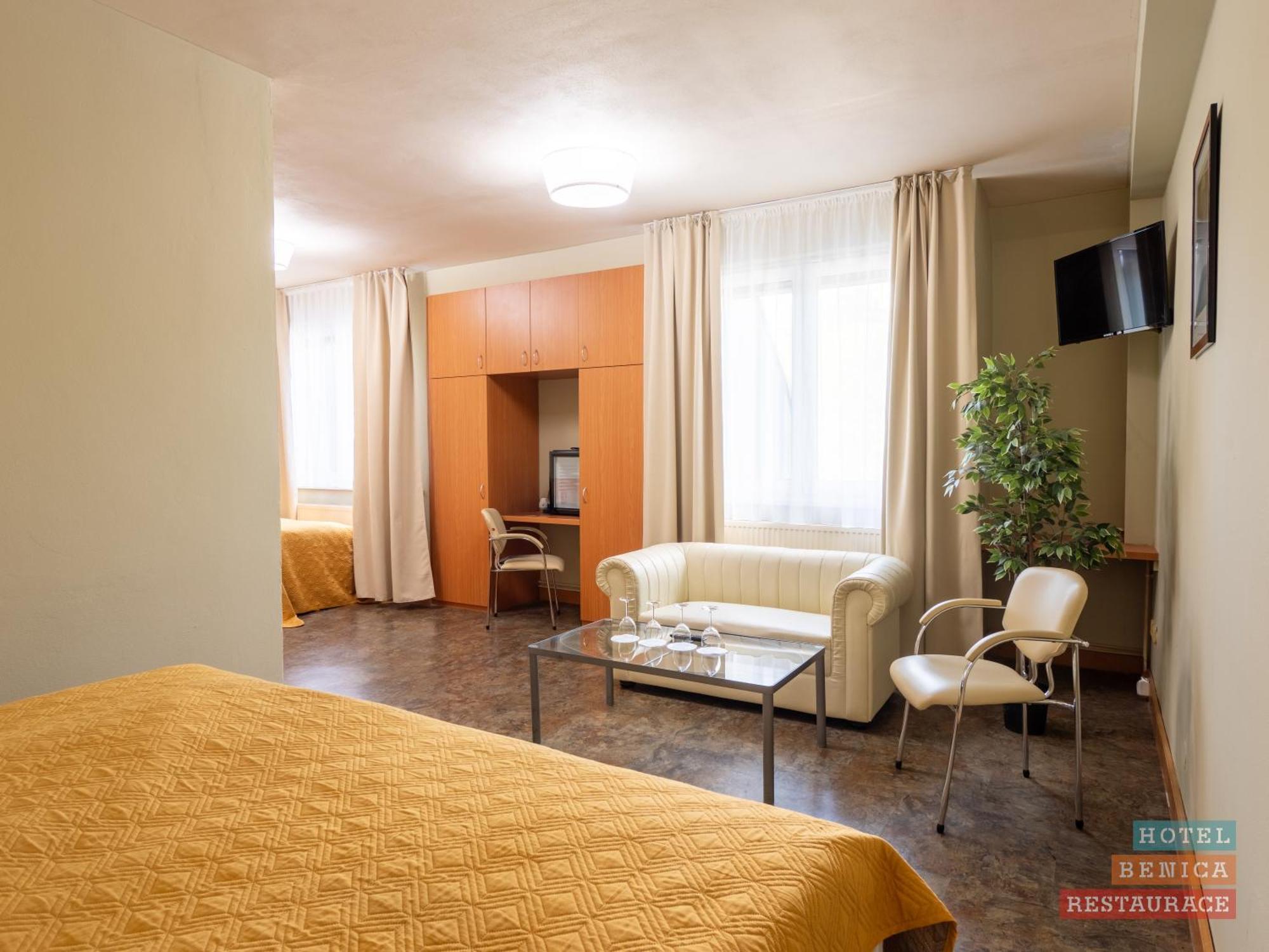 Benica Otel Benesov  Dış mekan fotoğraf