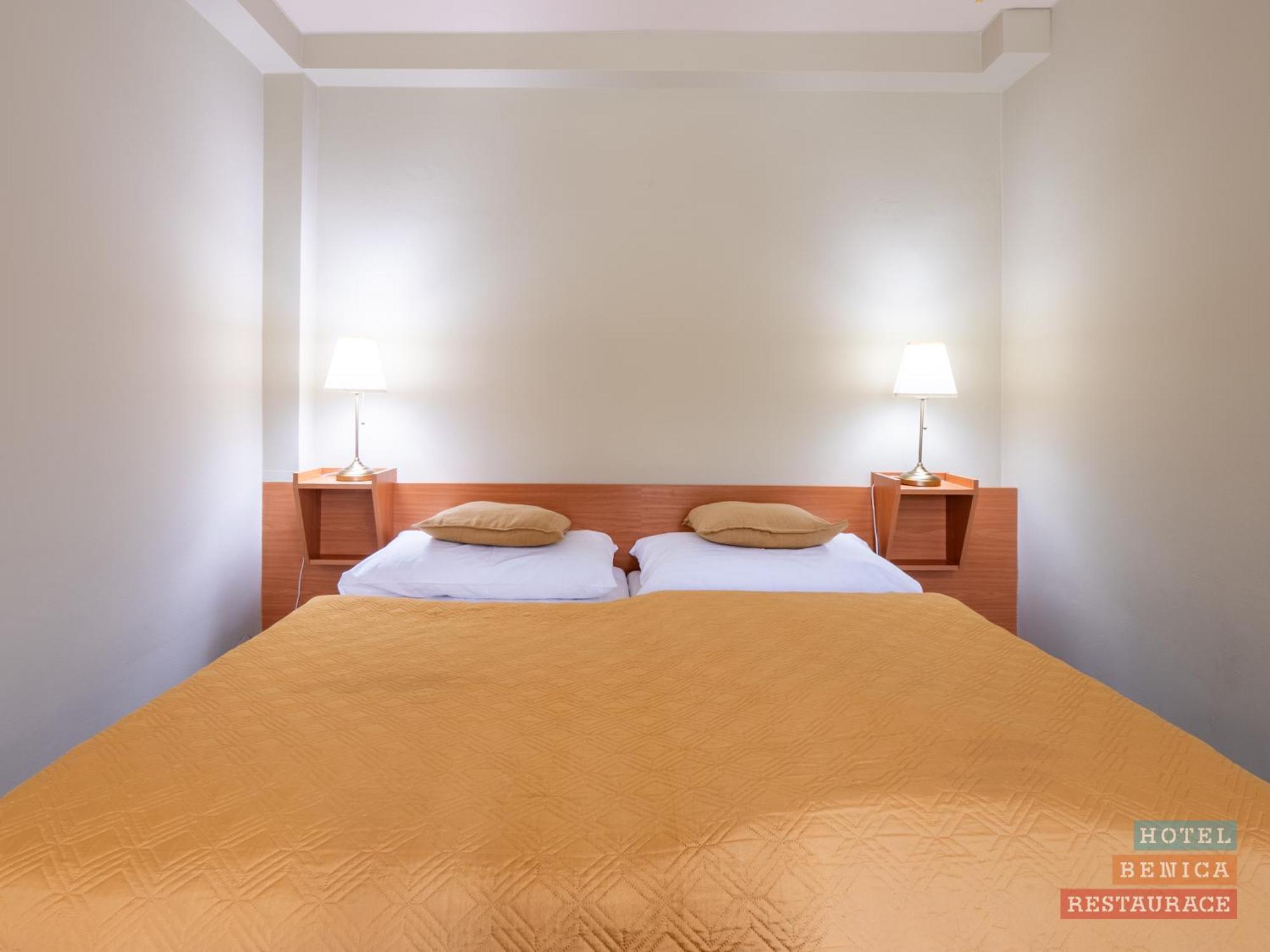 Benica Otel Benesov  Dış mekan fotoğraf