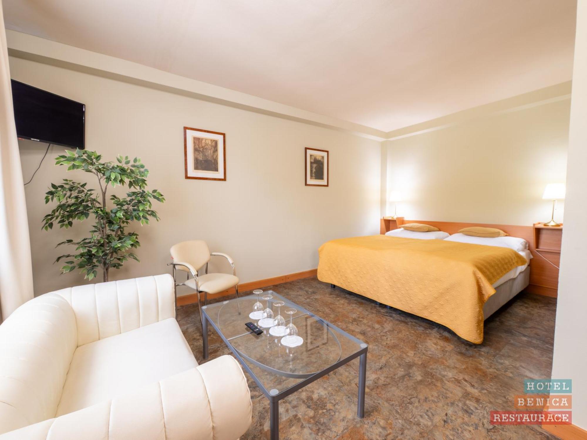 Benica Otel Benesov  Dış mekan fotoğraf