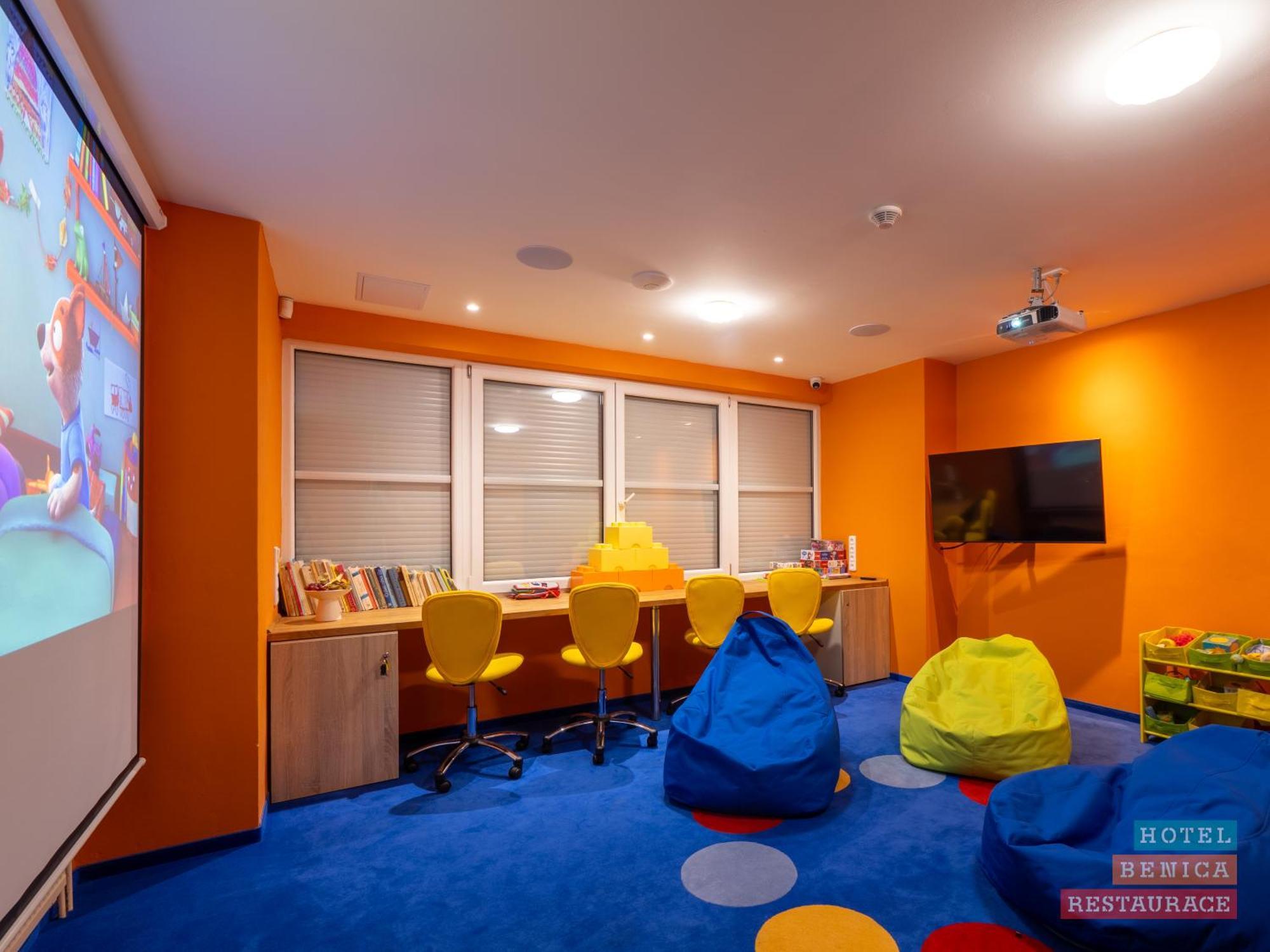 Benica Otel Benesov  Dış mekan fotoğraf